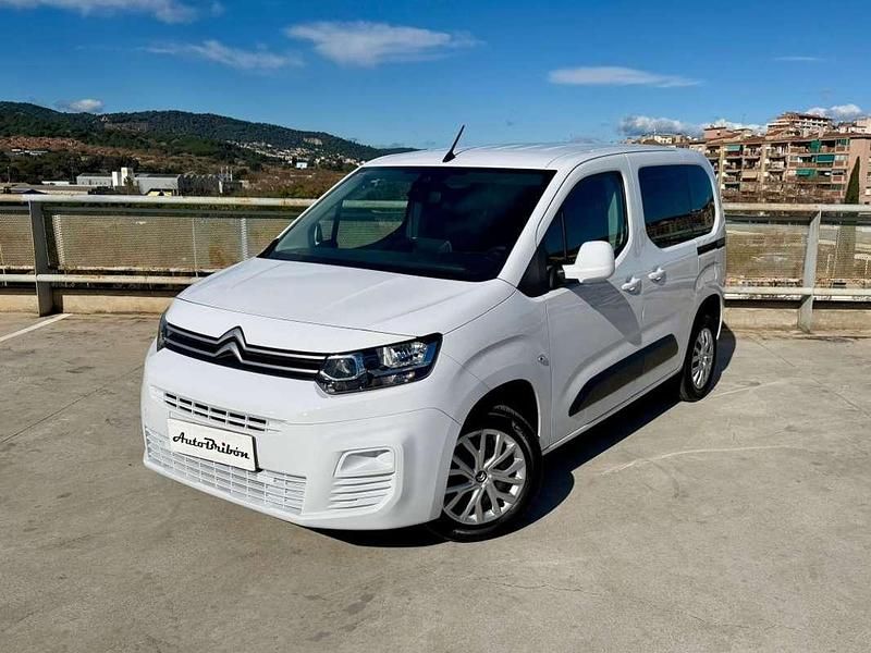 Usado Citroën Berlingo Live 102 CV (75 kW) 2023 Blanco Monovolumen