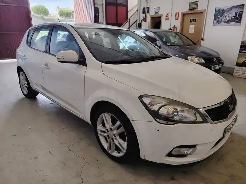 Usado Kia Ceed Active 115 CV (84 kW) 2010 Blanco Utilitario