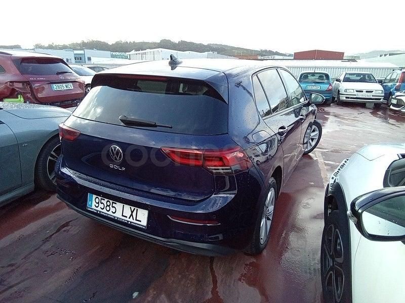 Usado VW Golf VIII Life 115 CV (84 kW) 2022 Azul Berlina
