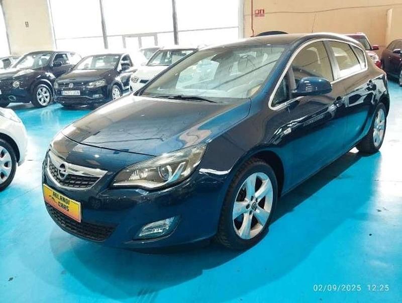 Usado Opel Astra Elegance 140 CV (102 kW) 2016 Azul Berlina