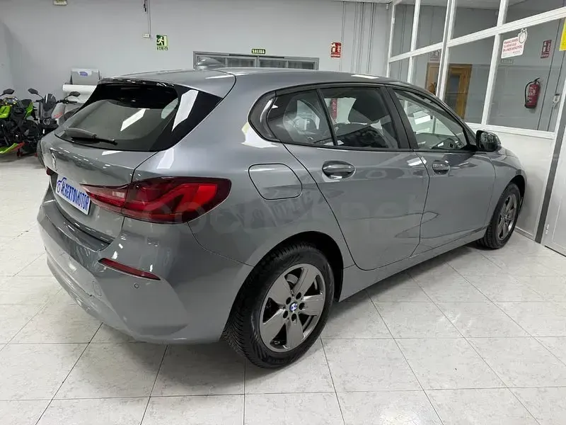 Usado BMW 116 116 CV (85 kW) 2023 Gris / plata Utilitario