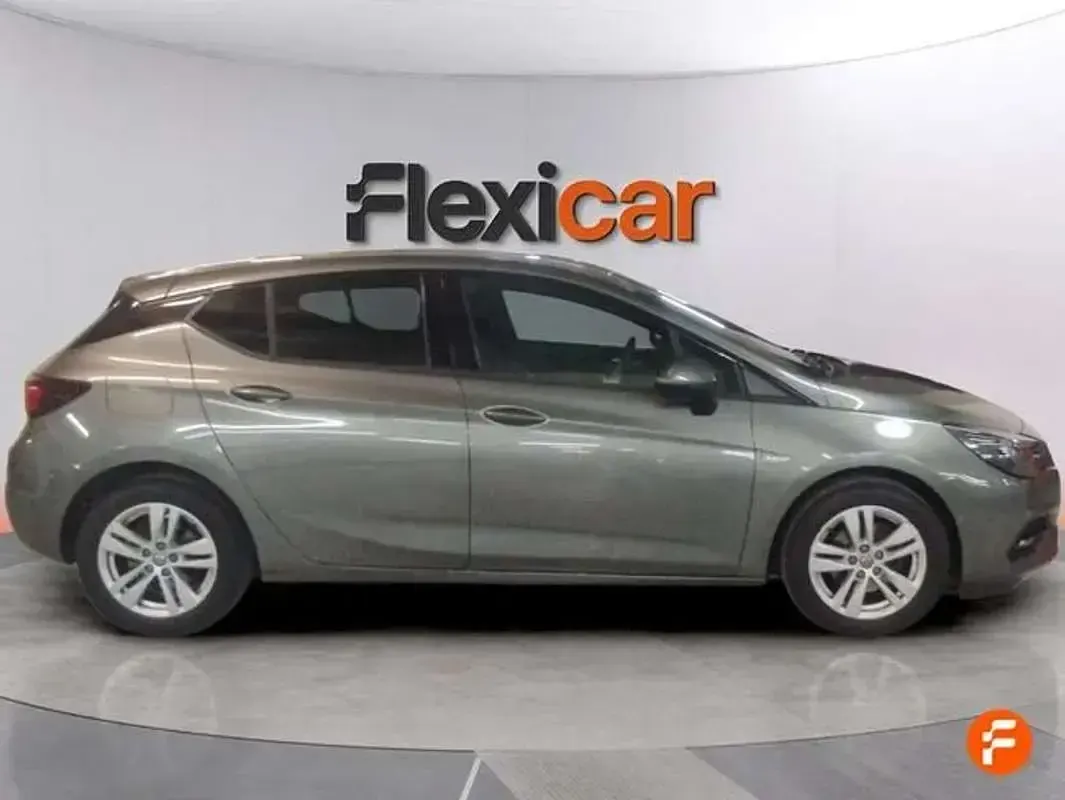 Usado Opel Astra 110 CV (80 kW) 2020 Gris Berlina