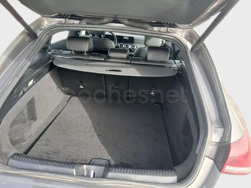 Usado Mercedes CLA200 Shooting Brake 163 CV (119 kW) 2022 Gris / plata Familiar