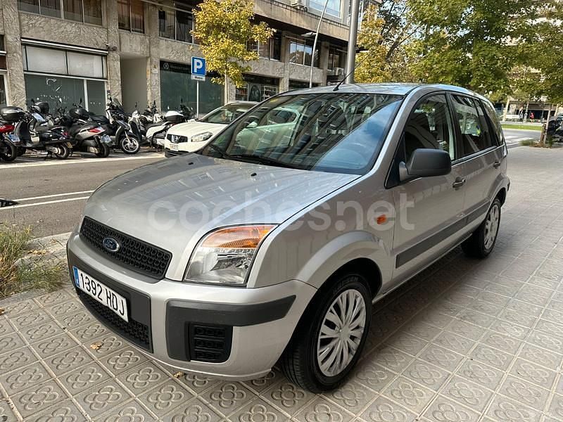 Gris / plata Usado 2011 Ford Fusion Ambiente Berlina | 5800 € (Un poco caro) - Imagen 1/4