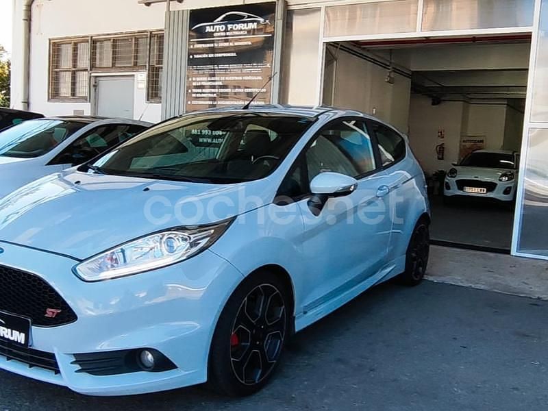 Gris / plata Usado 2016 Ford Fiesta ST Utilitario | 17.990 € - Imagen 1/4
