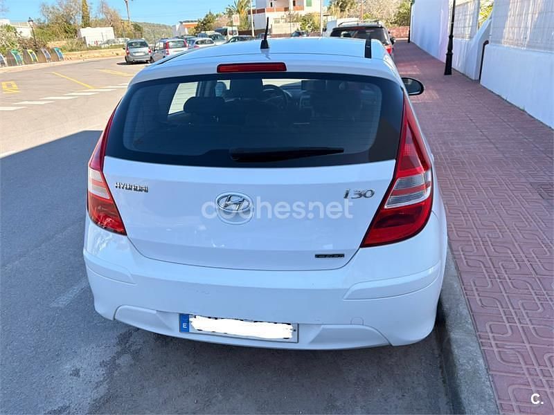 Usado Hyundai i30 Classic 90 CV (66 kW) 2010 Blanco Berlina
