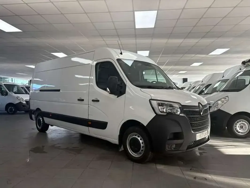 Usado Renault Master 135 CV (99 kW) 2023 Blanco Monovolumen