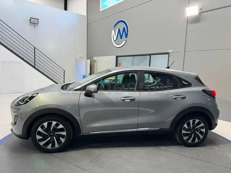 Usado Ford Puma Titanium 125 CV (91 kW) 2022 Gris / plata SUV