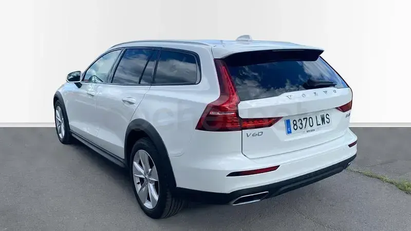 Begagnad Volvo V60 CC Pro 197 HK (144 kW) 2022 Vit Kombi