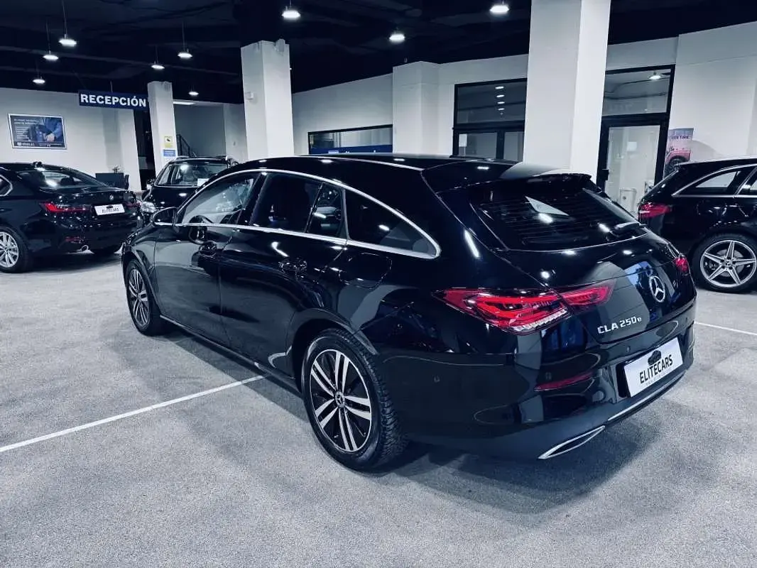Usado Mercedes CLA250e Shooting Brake 218 CV (160 kW) 2022 Negro Familiar