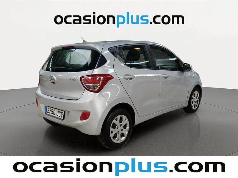 Usado Hyundai i10 67 CV (49 kW) 2015 Plateado Utilitario