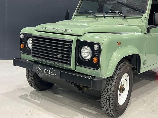 Usado Land Rover Defender 122 CV (89 kW) 2015 Verde Familiar