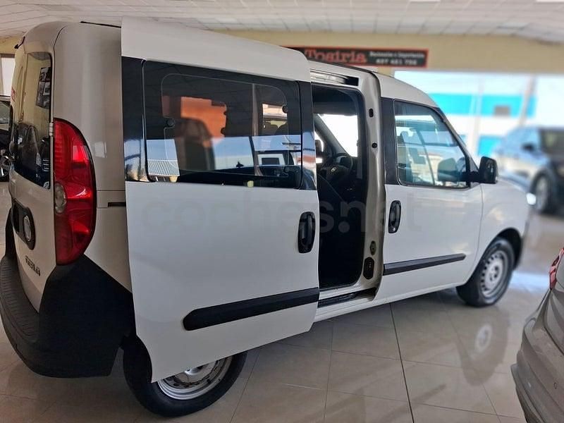 Usado Fiat Doblò Dynamic 90 HP (66 kW) 2010 Branco Monovolume