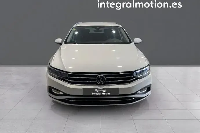 Usado VW Passat Executive 150 CV (110 kW) 2020 Blanco Familiar