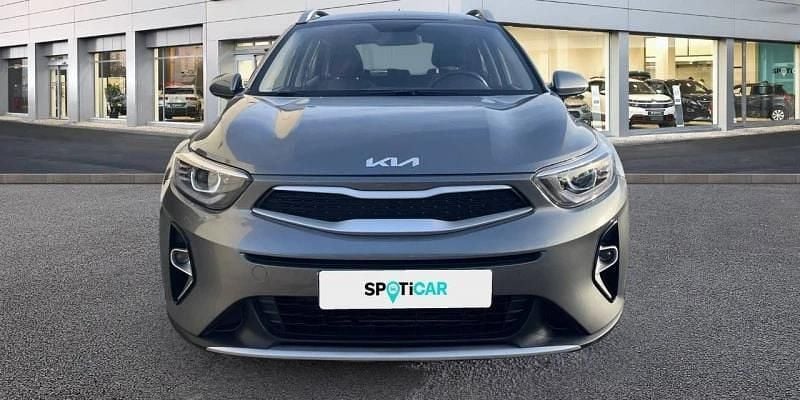 Usado Kia Stonic 84 CV (61 kW) 2023 Gris SUV