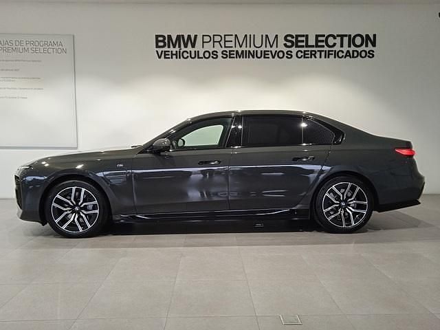 Usado BMW 750e Comfort Edition 489 CV (359 kW) 2023 Gris / plata Berlina