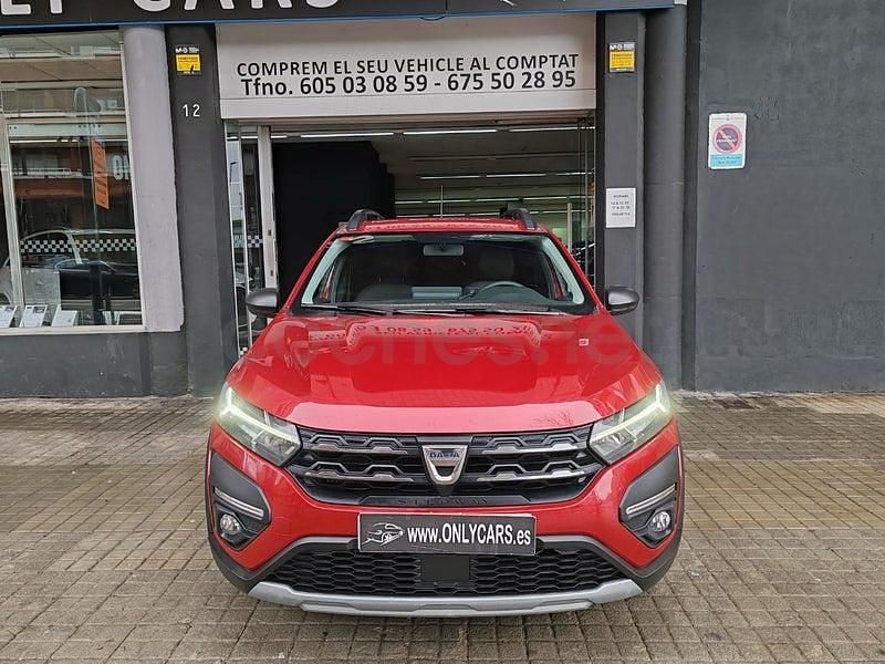 Usado Dacia Sandero Comfort 101 CV (74 kW) 2021 Granate Berlina