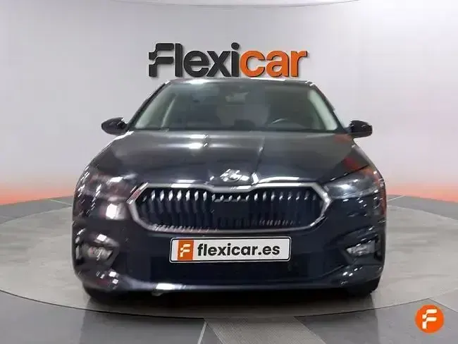 Usado Skoda Fabia Selection 95 CV (69 kW) 2025 Negro Utilitario