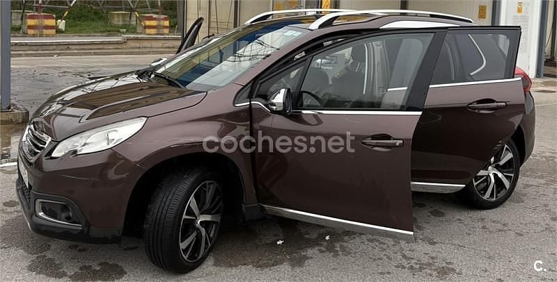 Usado Peugeot 2008 Active 92 CV (67 kW) 2014 Marrón SUV
