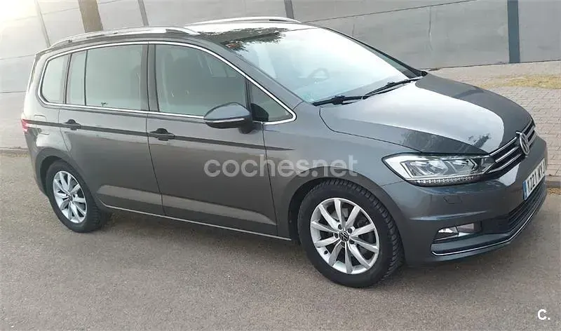 Usado VW Touran Advance 150 CV (110 kW) 2016 Gris / plata Monovolumen