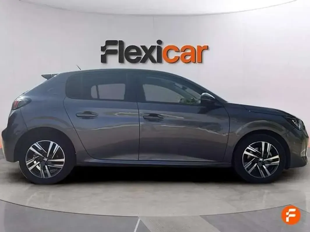 Usado Peugeot 208 Allure 101 CV (74 kW) 2022 Gris Utilitario