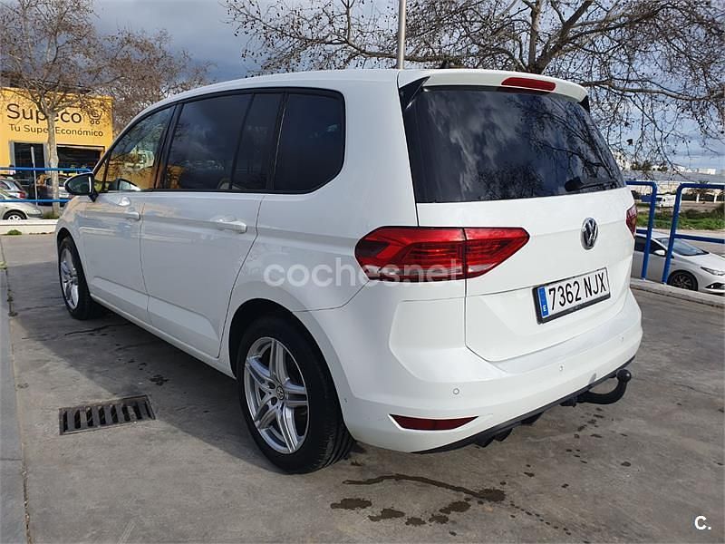 Usado VW Touran Advance 150 CV (110 kW) 2017 Blanco Monovolumen