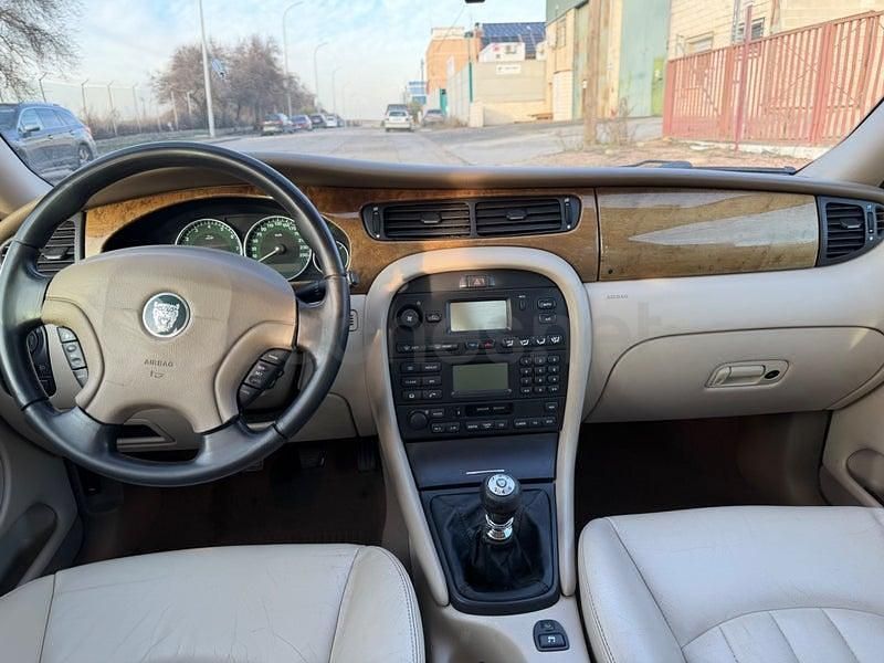 Usado Jaguar X-type 156 CV (114 kW) 2002 Gris / plata Berlina