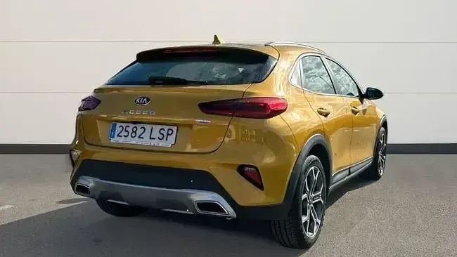 Usado Kia XCeed 160 CV (117 kW) 2021 Amarillo SUV
