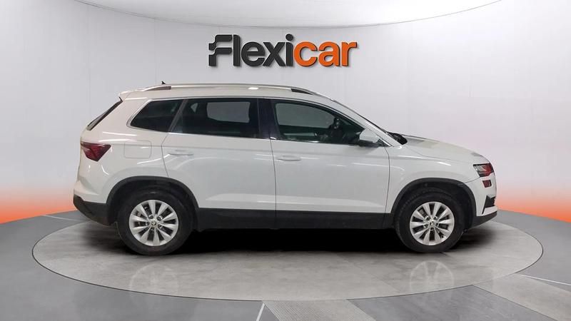 Usado Skoda Karoq Ambition 150 CV (110 kW) 2022 Blanco SUV