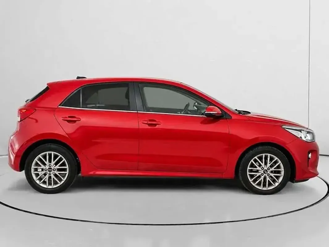 Usado Kia Rio 101 CV (74 kW) 2017 Rojo Utilitario
