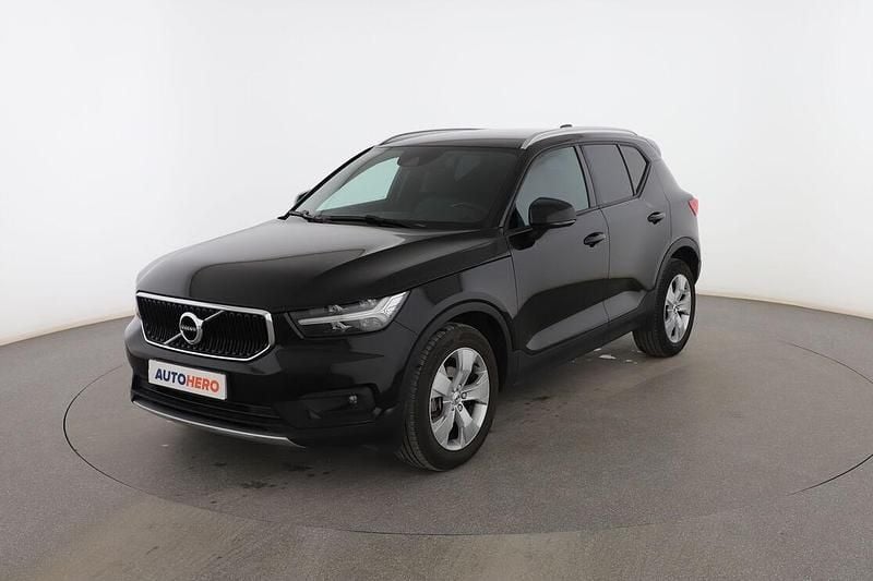 Negro Usado 2020 Volvo XC40 Momentum SUV | 23.999 € (Precio justo) - Imagen 1/4