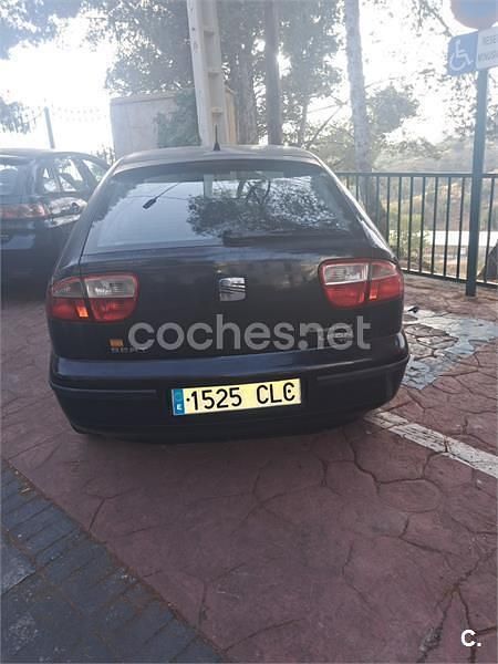 Usado Seat Leon Stella 110 CV (80 kW) 2003 Negro Berlina