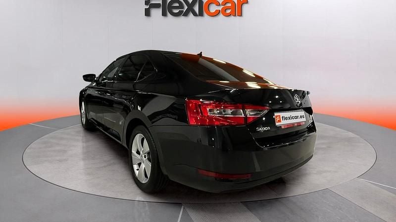 Usado Skoda Superb Style 190 CV (139 kW) 2018 Gris Berlina