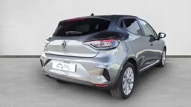 Usado Renault Clio Evolution 100 CV (73 kW) 2025 Gris Utilitario