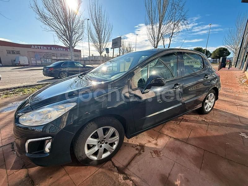 Usado Peugeot 308 Active 120 CV (88 kW) 2013 Azul Berlina