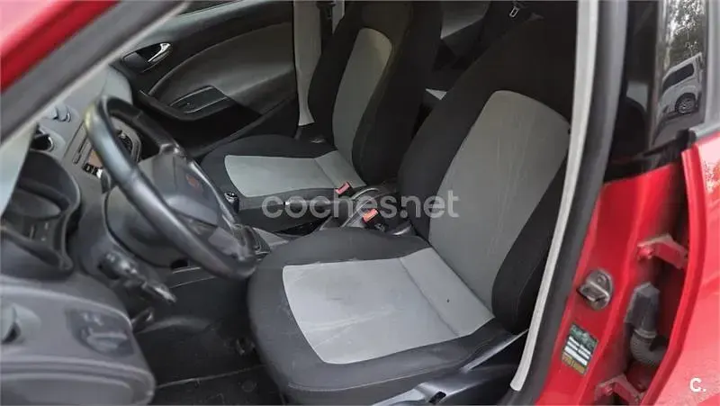 Usado Seat Ibiza Style 90 HP (66 kW) 2013 Vermelho Sedan