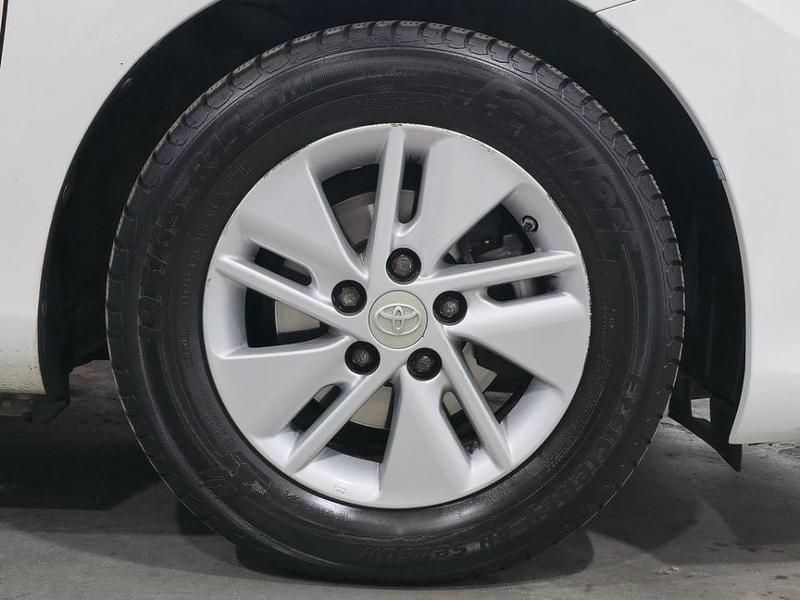 Usado Toyota Auris Hybrid Active 136 CV (100 kW) 2019 Blanco Berlina