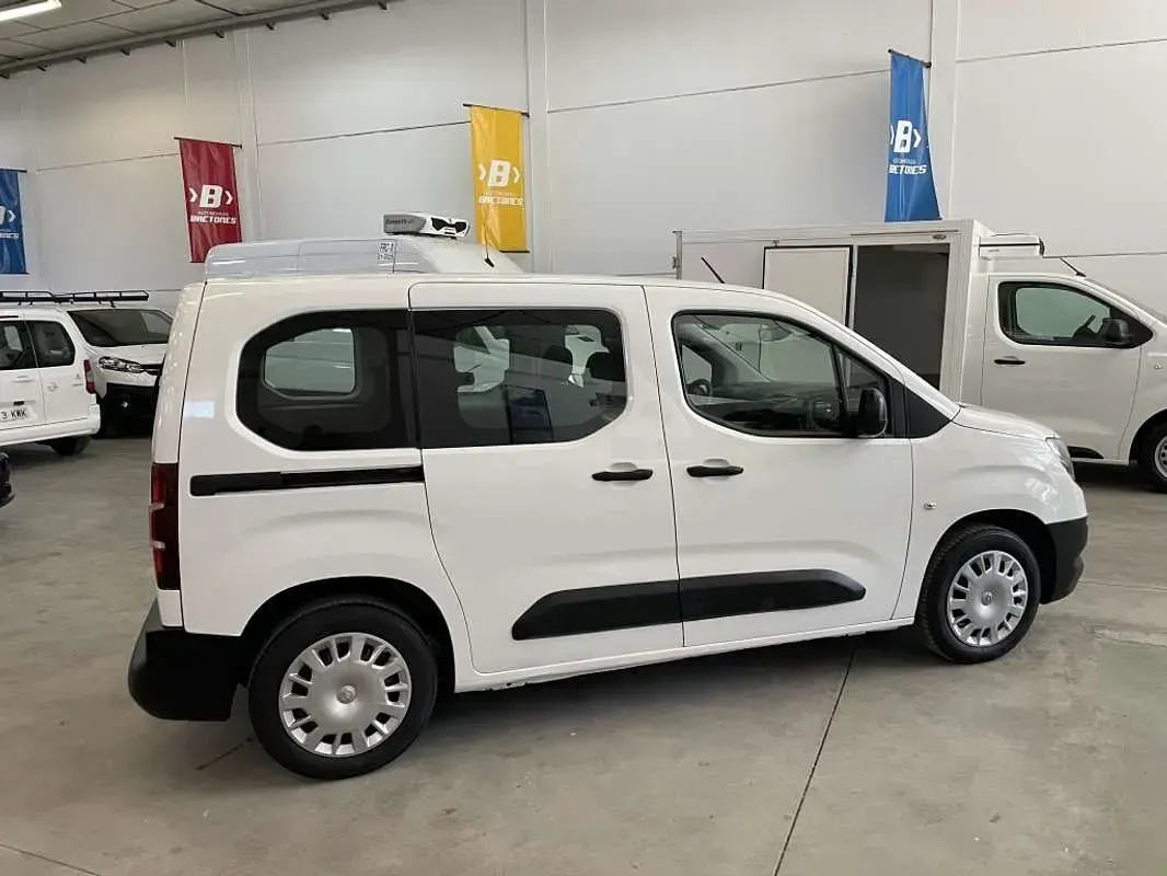 Usado Opel Combo Life Edition 102 CV (75 kW) 2020 Blanco Monovolumen