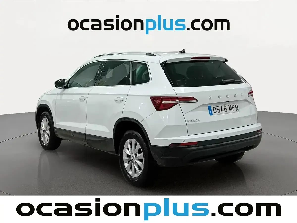 Usado Skoda Karoq Selection 115 CV (84 kW) 2024 Blanco SUV