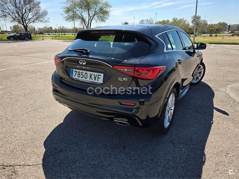 Usado Infiniti Q30 122 CV (89 kW) 2019 Negro Berlina