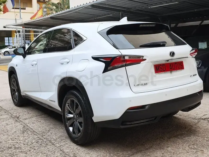 Usado Lexus NX300h Sport Line 197 CV (144 kW) 2017 Blanco SUV