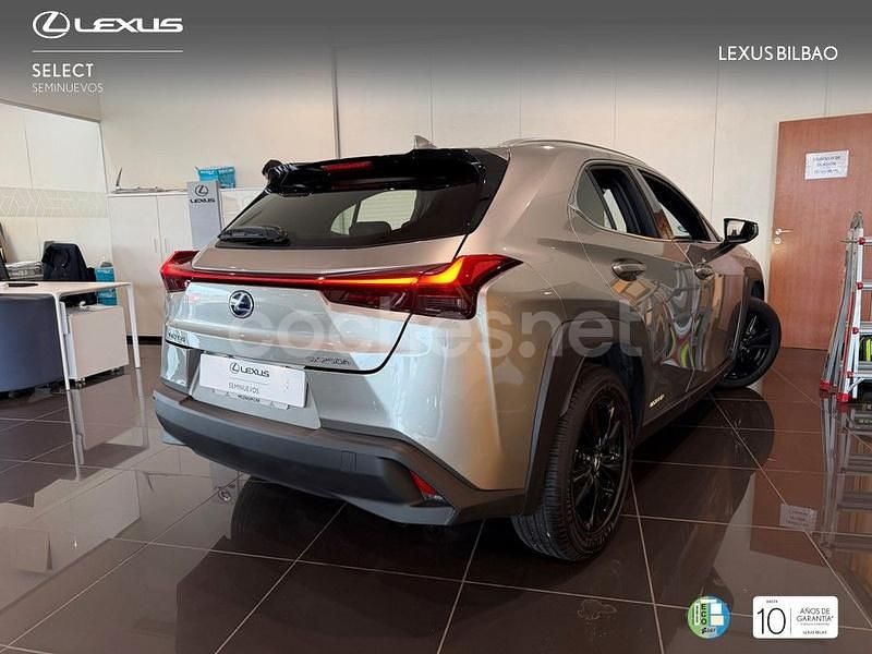Usado Lexus UX Business Edition 184 CV (135 kW) 2021 Gris / plata SUV