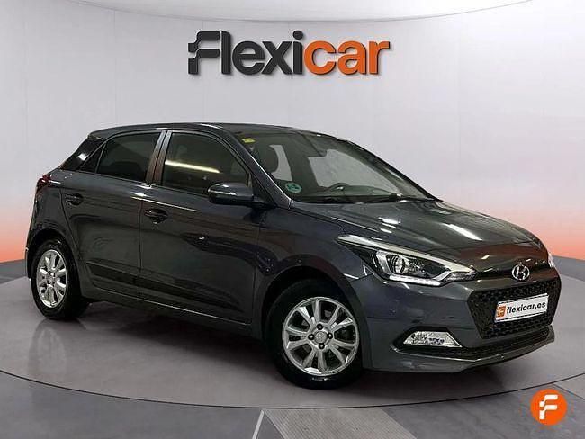 Usado Hyundai i20 84 CV (61 kW) 2016 Gris / plata Berlina