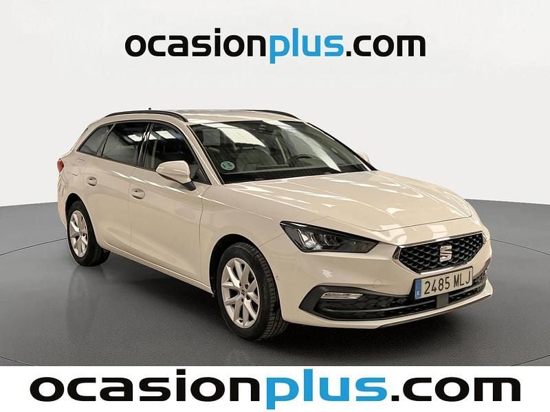 Usado Seat Leon Style 130 CV (95 kW) 2023 Blanco Familiar
