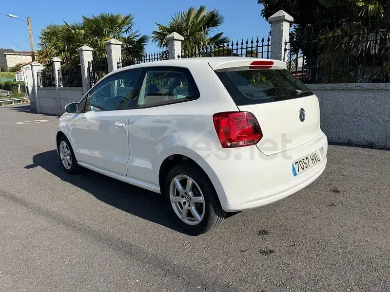 Usado VW Polo 75 CV (55 kW) 2014 Blanco Berlina