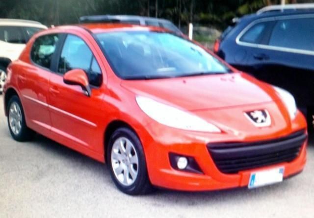 Rojo Usado 2014 Peugeot 207 Active Familiar | 7200 € (Un poco caro) - Imagen 1/4