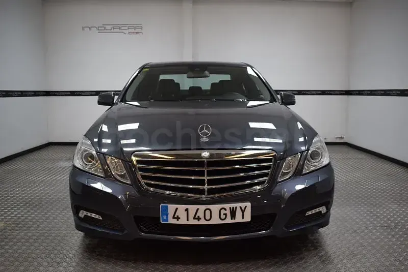 Usado Mercedes E220 Avantgarde 170 CV (125 kW) 2010 Gris / plata Berlina