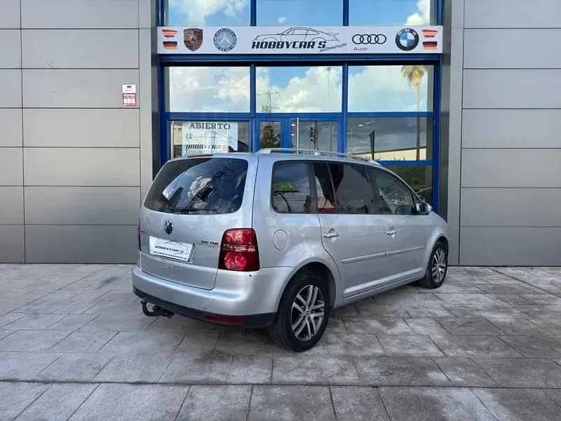 Usado VW Touran 140 CV (102 kW) 2008 Gris / plata Monovolumen