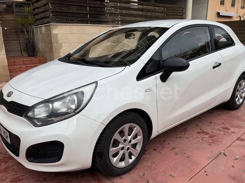 Blanco Usado 2013 Kia Rio Berlina | 6500 € (Buen precio) - Imagen 1/4
