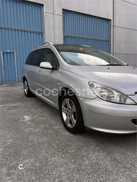 Usado Peugeot 307 110 CV (80 kW) 2005 Gris / plata Familiar